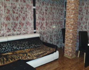 Apartment 4 rooms for sale in Floresti