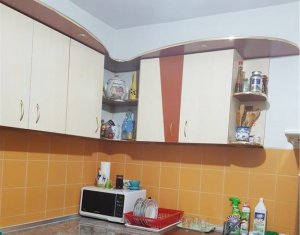 Apartament cu 3 camere decomandat, etaj 1 din 4, 2 bai, zona centrala 