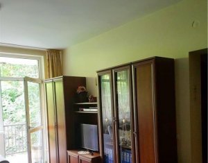 Apartament cu 3 camere decomandat, etaj 1 din 4, 2 bai, zona centrala 