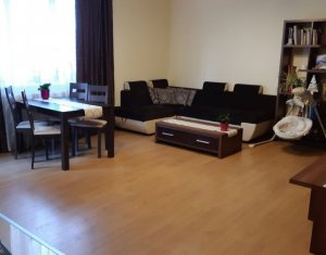 Apartament cu 3 camere, etaj intermediar, zona Vivo