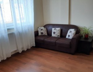 Apartament cu 3 camere, etaj intermediar, zona Vivo