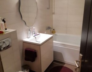 Apartament cu 3 camere, etaj intermediar, zona Vivo