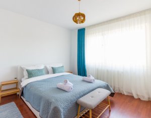 Apartament cu 3 camere decomandat, etaj intermediar, Centru 