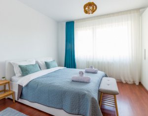 Apartament cu 3 camere decomandat, etaj intermediar, Centru 