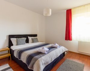 Apartament cu 3 camere decomandat, etaj intermediar, Centru 