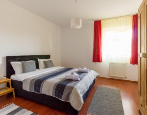 Apartament cu 3 camere decomandat, etaj intermediar, Centru 