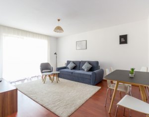 Apartament cu 3 camere decomandat, etaj intermediar, Centru 