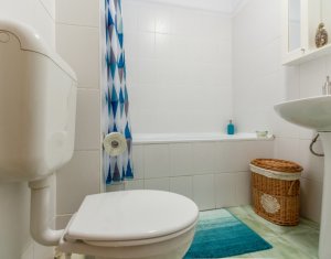 Apartament cu 3 camere decomandat, etaj intermediar, Centru 