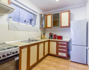 Apartament cu 3 camere decomandat, etaj intermediar, Centru 