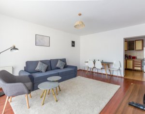 Apartament cu 3 camere decomandat, etaj intermediar, Centru 