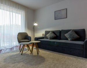 Apartament cu 3 camere decomandat, etaj intermediar, Centru 