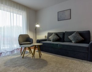 Apartament cu 3 camere decomandat, etaj intermediar, Centru 