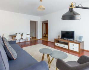 Apartament cu 3 camere decomandat, etaj intermediar, Centru 