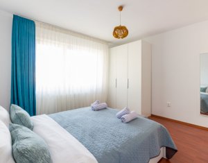 Apartament cu 3 camere decomandat, etaj intermediar, Centru 