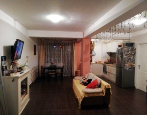 Vanzare apartament cu doua camere, finisat, terasa 16 mp, zona Sub Cetate