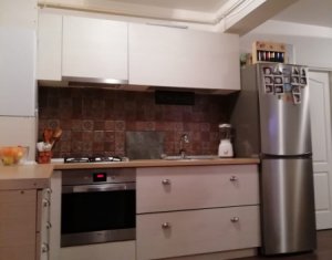 Vanzare apartament cu doua camere, finisat, terasa 16 mp, zona Sub Cetate