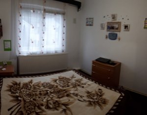 Apartament cu 4 camere in Plopilor, decomandat, 2 bai, balcon, etaj 1 din 4 