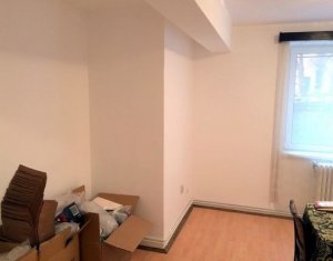 OFERTA! Apartament 3 camere, semidecomandat, zona Facultatii de Litere