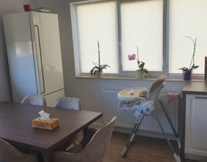 Vanzare apartament cu 3 camere, ultrafinisat, zona Sesul de Sus