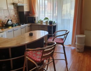 Apartment 3 rooms for sale in Floresti