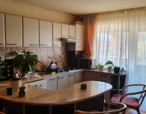 Apartment 3 rooms for sale in Floresti