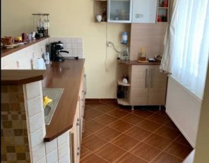 Apartment 3 rooms for sale in Floresti