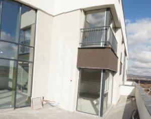 Un veritabil penthouse, extrem de spatios si luminos, terasa proprie 38 mp !! 