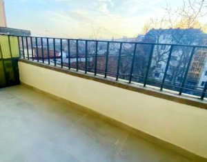 Apartament 2 camere semidecomandat cu balcon, Horea