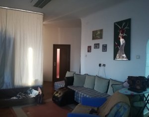 Apartament 4 camere, zona centrala, cladire interbelica