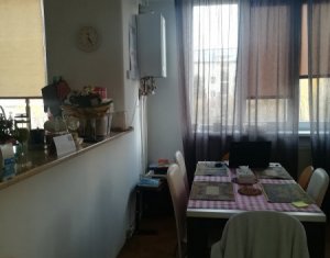 Apartament 4 camere, zona centrala, cladire interbelica