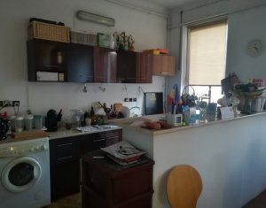 Apartament 4 camere, zona centrala, cladire interbelica