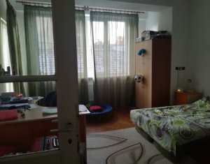 Apartament 4 camere, zona centrala, cladire interbelica