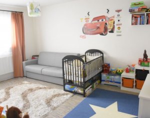 Apartament cu 2 camere decomandate, zona strazii Colina