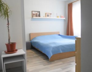 Apartament cu 2 camere decomandate, zona strazii Colina