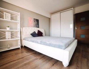 Appartement 3 chambres à vendre dans Cluj-napoca, zone Intre Lacuri