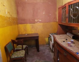 CENTRAL - Apartament cu 1 camera situat la casa in curte comuna, zona ideala