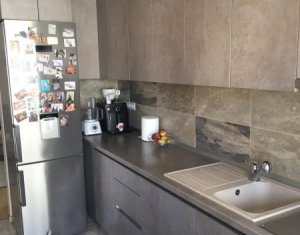 Vanzare apartament 3 camere, situat in Floresti, zona Sub Cetate