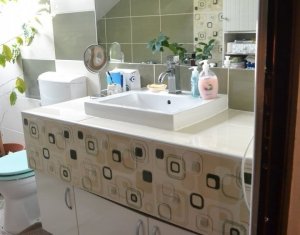 BORHANCI - Vanzare apartament cu 3 camere, decomandat, terasa, gradina, parcare