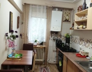 Apartament cu 2 camere, 48 mp, etaj 3, centrala proprie, zona Piata Hermes