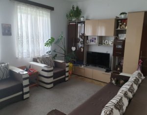 Vanzare apartament 2 camere, in vila, decomandat, zona Liceul Balcescu !