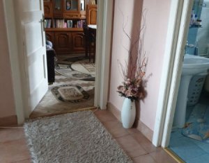 Vanzare apartament 2 camere, in vila, decomandat, zona Liceul Balcescu !