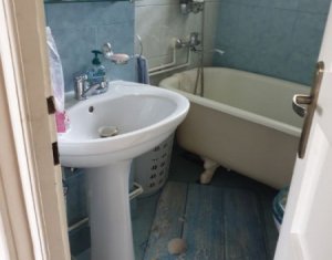 Vanzare apartament 2 camere, in vila, decomandat, zona Liceul Balcescu !