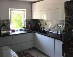 Apartament cu 4 camere, 88 mp, 2 bai, 2 balcoane, etaj 1 din 4 Manastur