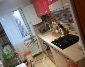 Apartament cu 4 camere, 85 mp, balcon, etaj 2 din 4, Manastur, Mehedinti