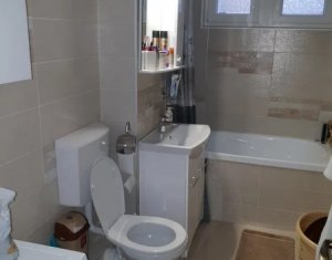 Apartament cu 4 camere, 85 mp, balcon, etaj 2 din 4, Manastur, Mehedinti