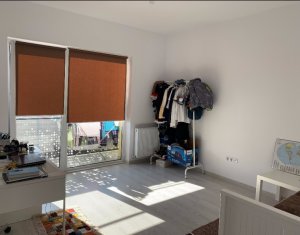 Vanzare apartament 3 camere, cu gradina in Floresti, zona Terra