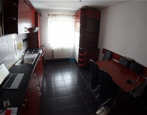 Zona UMF - Apartament de 3 camere decomandat, 