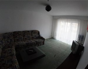 Zona UMF - Apartament de 3 camere decomandat, 