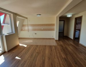 Apartment 3 rooms for sale in Floresti