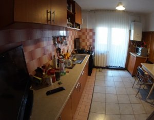 Apartament de vanzare, 4 camere, decomandat, zona Titulescu, Interservisan